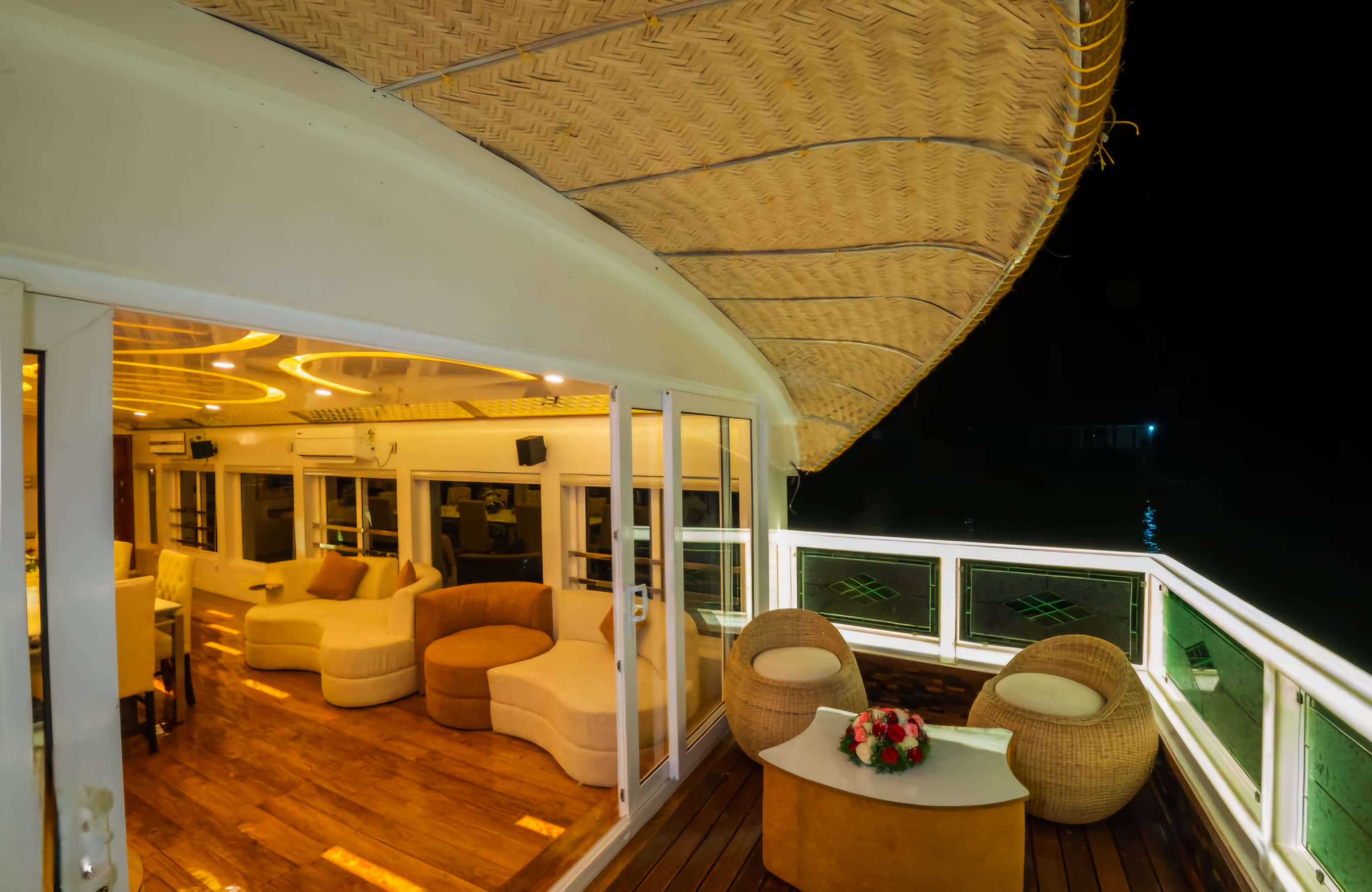 Image Alleppey Honeymoon Houseboat: A Guide to Planning Your Romantic Stay blog