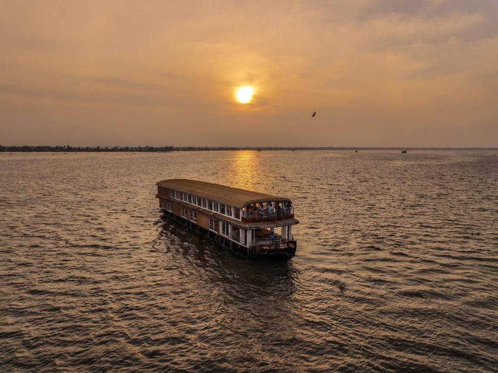 Alleppey Boating Blue sky business break