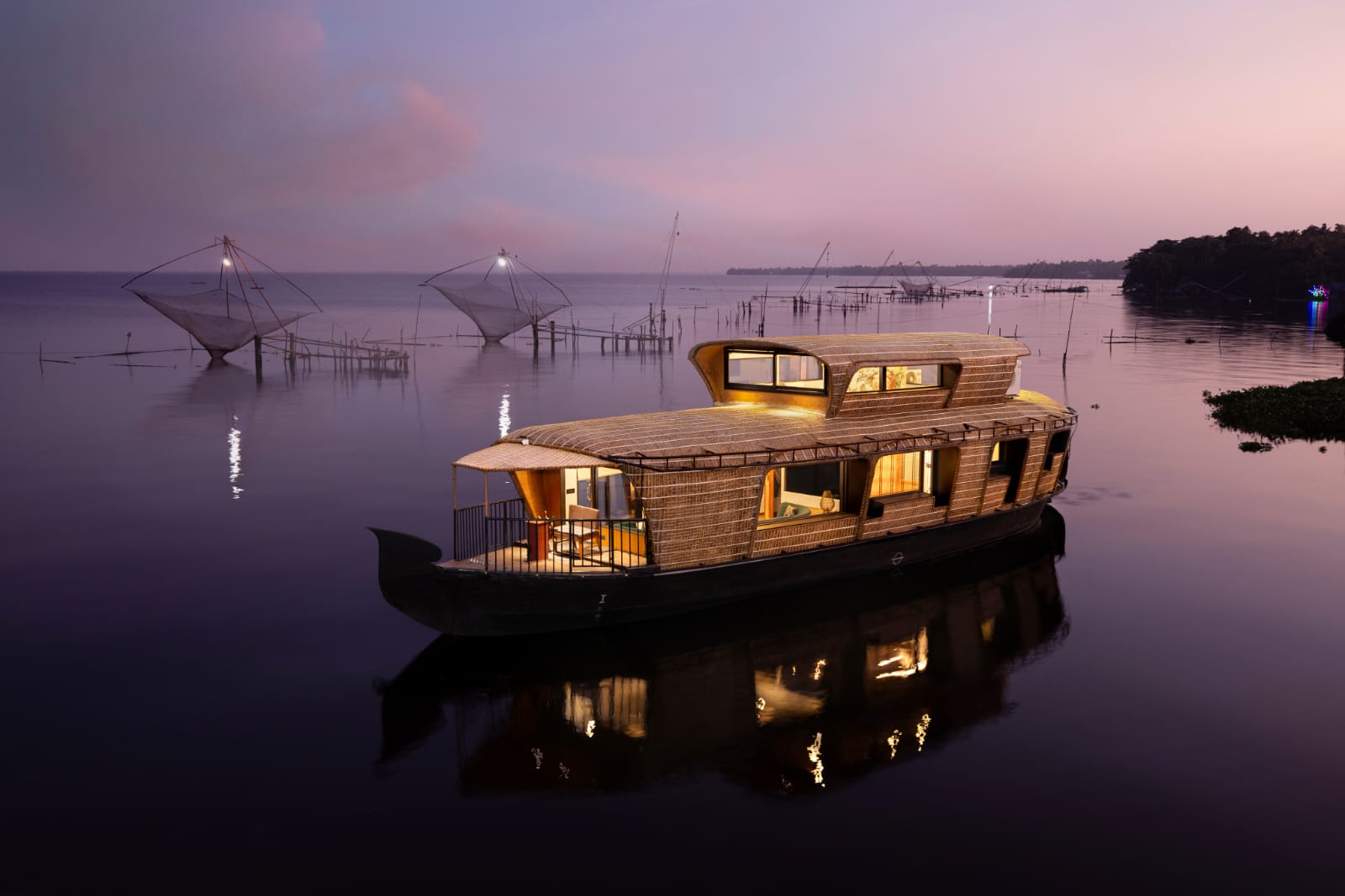 Alleppey Boating Grand Voyage: Ultra-Luxury Houseboat Cruise in Alappuzha