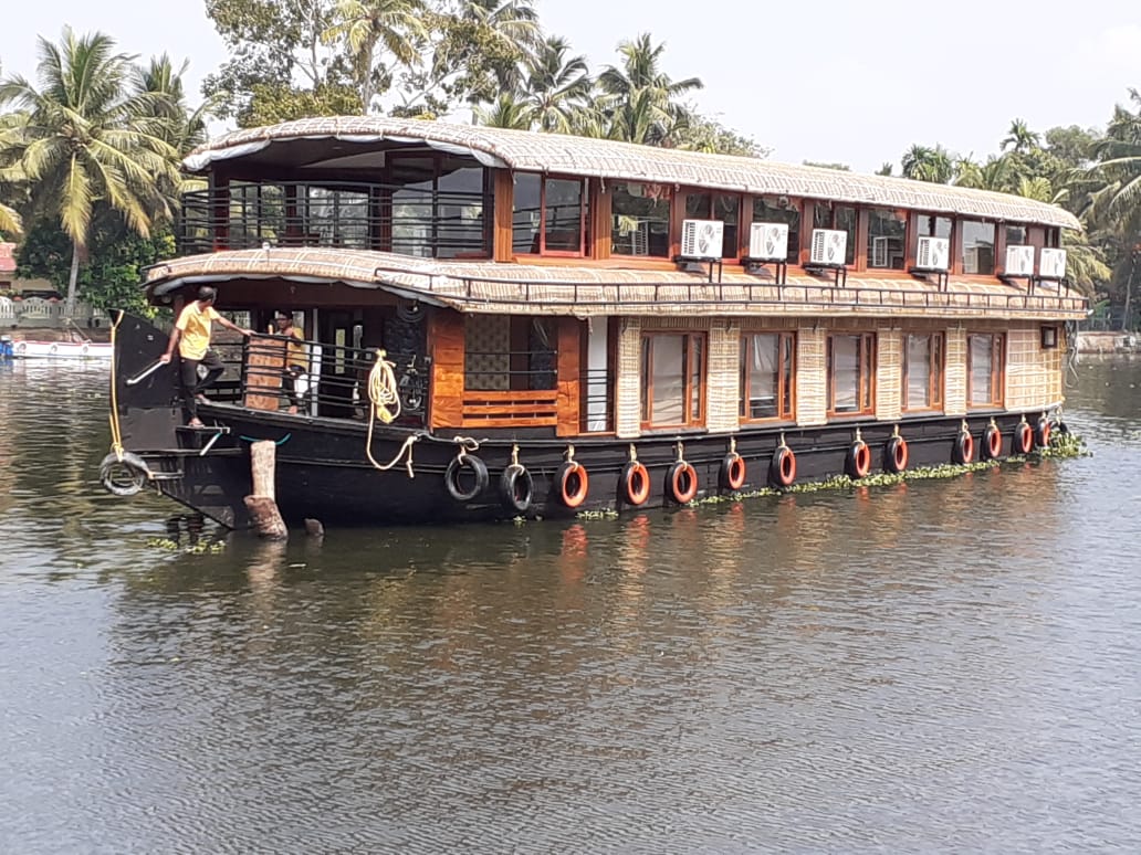 Alleppey Boating Backwater Explorer: Student Adventure Cruise