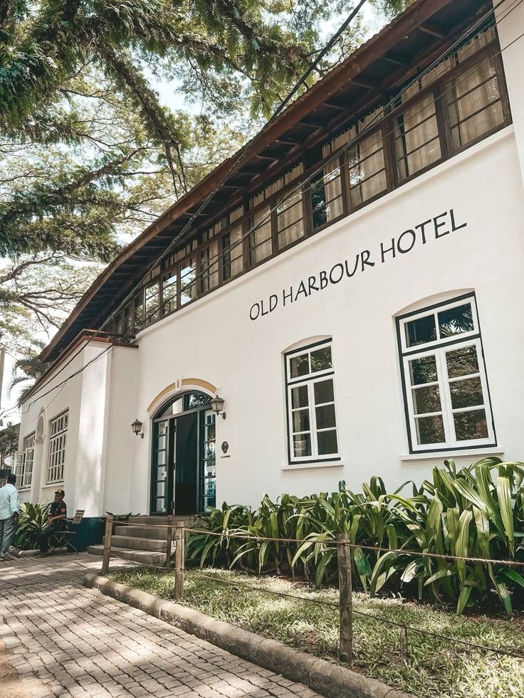 Kerala Honeymoon -When Romance Meets Nature Kochi-Munnar-Thekkady-Alappuzha-Varkala-