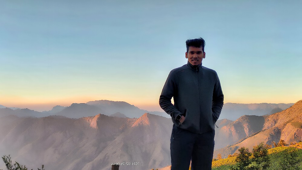 Kolukkumalai Sunrise Jeep Safari & Alleppey Houseboat Stay